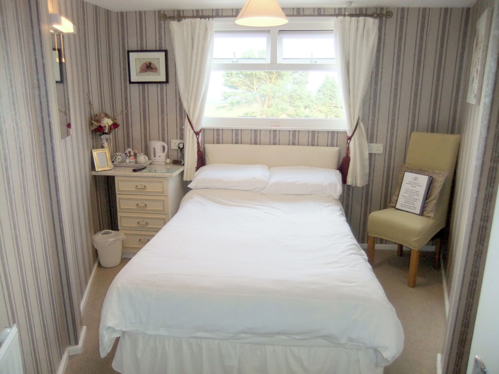 Double Room, Ensuite (Small)