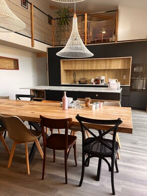 Dining - Beautiful renovated farmhouse with swimming pool 5 minutes from Futuroscope (Chasseneuil-du-Poitou)