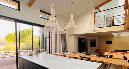 Beautiful renovated farmhouse with swimming pool 5 minutes from Futuroscope