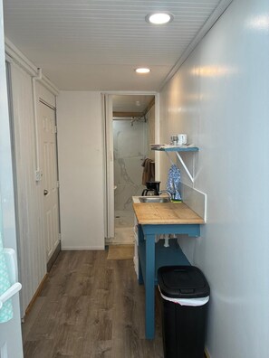 المنشأة من الداخل