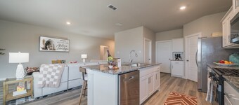 Abilene Heritage - Contemporary Elegance Downtown