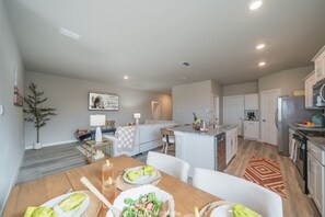 Dining - Abilene Heritage - Contemporary Elegance Downtown (Abilene)