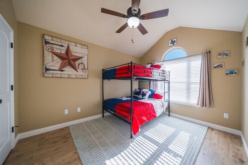 Candy Land Lane- 3 Bedrooms | Retro Game Room!