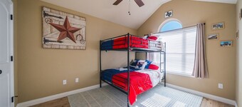 Candy Land Lane- 3 Bedrooms | Retro Game Room!