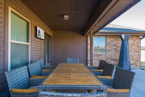 Outdoor dining - Candy Land Lane- 3 Bedrooms | Retro Game Room! (Abilene)