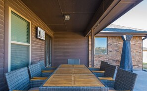 Outdoor dining - Candy Land Lane- 3 Bedrooms | Retro Game Room! (Abilene)