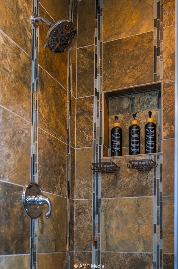 Shower, towels - Candy Land Lane- 3 Bedrooms | Retro Game Room! (Abilene)