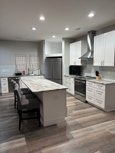 Peaceful 3-bedroom house with updated kitchen in charming Conway