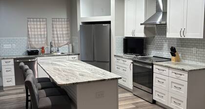 Peaceful 3-bedroom house with updated kitchen in charming Conway