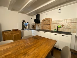 Full-size fridge, microwave, stovetop, dishwasher