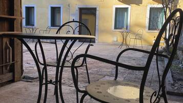 ด้านหน้าที่พัก