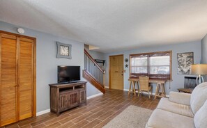 Smart TV - Beach Paradise- Cozy 2 bed 1/2 bath Townhouse (South Daytona)