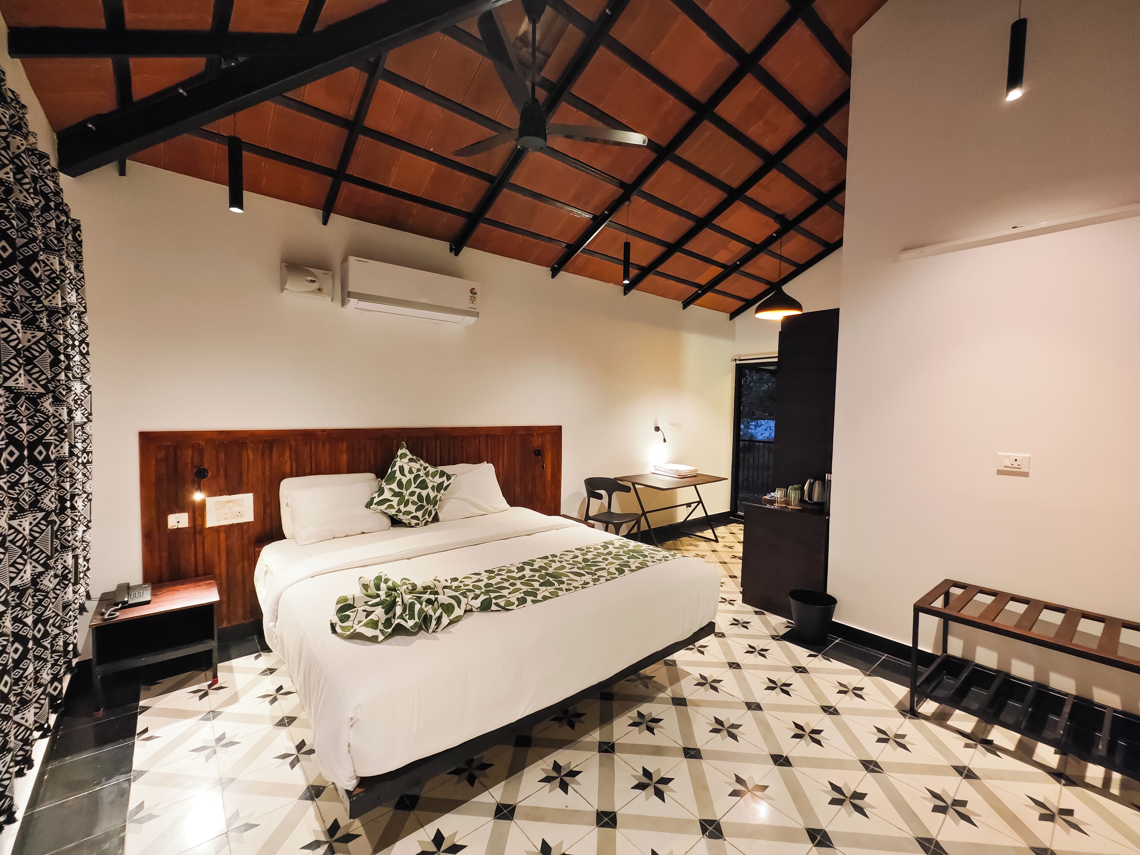 In-room safe, desk, laptop workspace, iron/ironing board