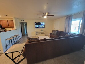 Living area - Terrific 3-bedroom house with AC in charming Globe (Globe)