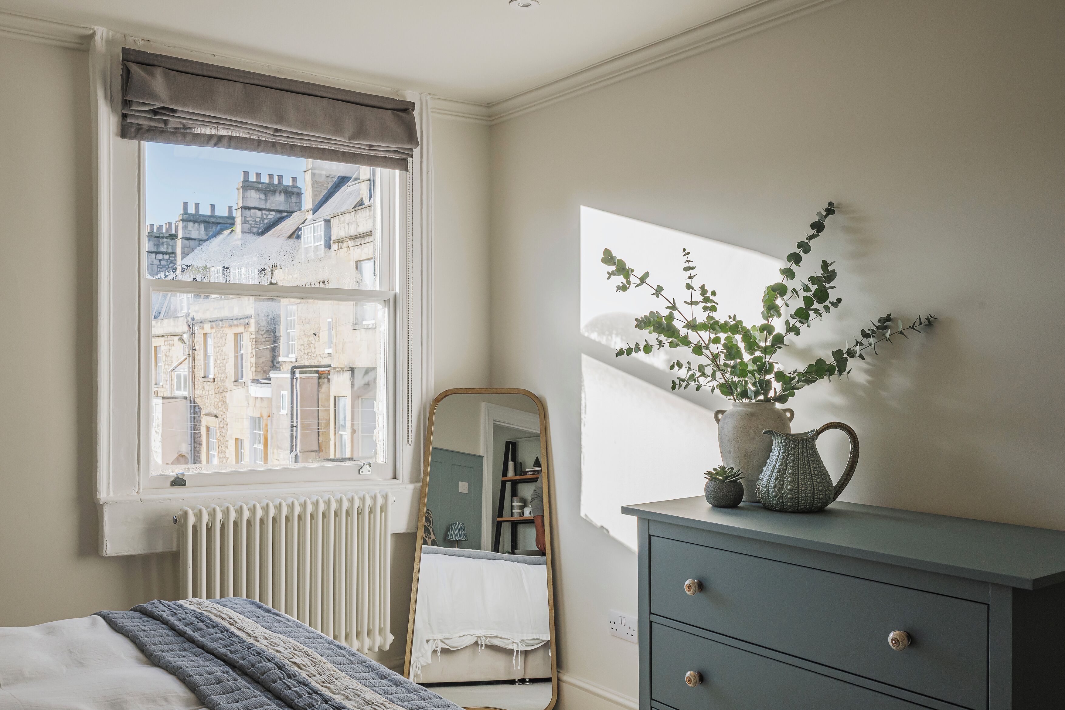 2 bedrooms, iron/ironing board, travel cot, free WiFi