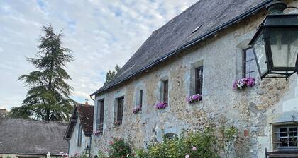 Historic Estate in the Loire Valley .Private Domain, Heated Pool (Sleeps 28â30)