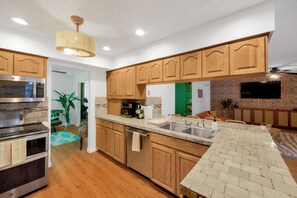 Mikroaaltouuni, uuni, liesi, astianpesukone