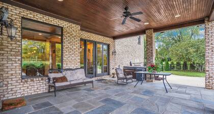 Nestled in the Heart of Bluegrass with Scenic Views & Race Day Excitement!