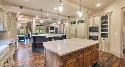 Nestled in the Heart of Bluegrass with Scenic Views & Race Day Excitement!