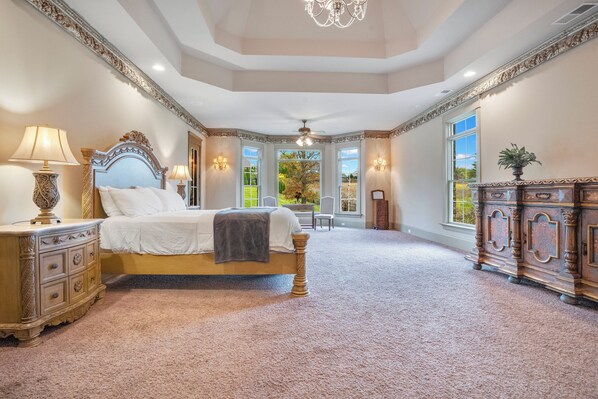8 bedrooms, desk, iron/ironing board, travel crib
