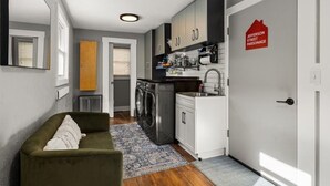 Interior - Spacious downtown loft, with soaking tub&gym access-walk to BSU and Boise River! (Boise)