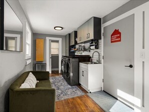 Interior - Cozy 1-bedroom bed & breakfast in enjoyable Boise with AC (Boise)