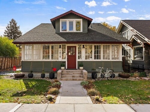 Spacious downtown loft, with soaking tub - walkable to all things Boise!