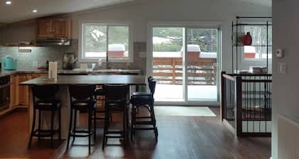 Camp Lily,3 Minutes To Ski. Perfect 2-bedroom apartment with AC in Wilmington