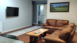 Smart TV - Camp Lily, Whiteface-Vacation, Modern  Apartment, Perfect 2 bedroom with AC (Wilmington)