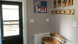 Interior - Camp Lily, Whiteface-Vacation, Modern  Apartment, Perfect 2 bedroom with AC (Wilmington)