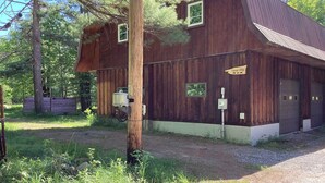 Exterior - Camp Lily, Whiteface-Vacation, Modern  Apartment, Perfect 2 bedroom with AC (Wilmington)
