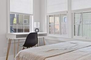 3 bedrooms, iron/ironing board, WiFi, bed sheets - Bright Renovated ATX Home w/ Yard + Cowboy Pool (Austin)