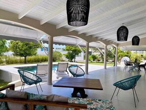 Outdoor dining - Small tropical paradise, beach & turquoise pool (Le Diamant)
