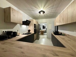 Microwave, oven, stovetop, dishwasher - Small tropical paradise, beach & turquoise pool (Le Diamant)