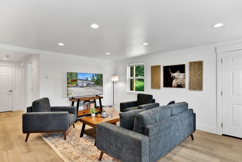 Meadow Retreat Secluded Home