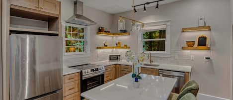 Mikroaaltouuni, uuni, liesi, astianpesukone