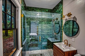 Shower, towels, toilet paper - The Wells Residence • Historic District - Cozy Luxury Stay • Sleeps 7 (Valdosta)