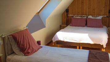 4 slaapkamers, een strijkplank/strijkijzer, gratis wifi, beddengoed