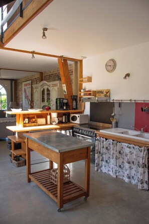 Micro-ondes, four, plaque de cuisson, lave-vaisselle