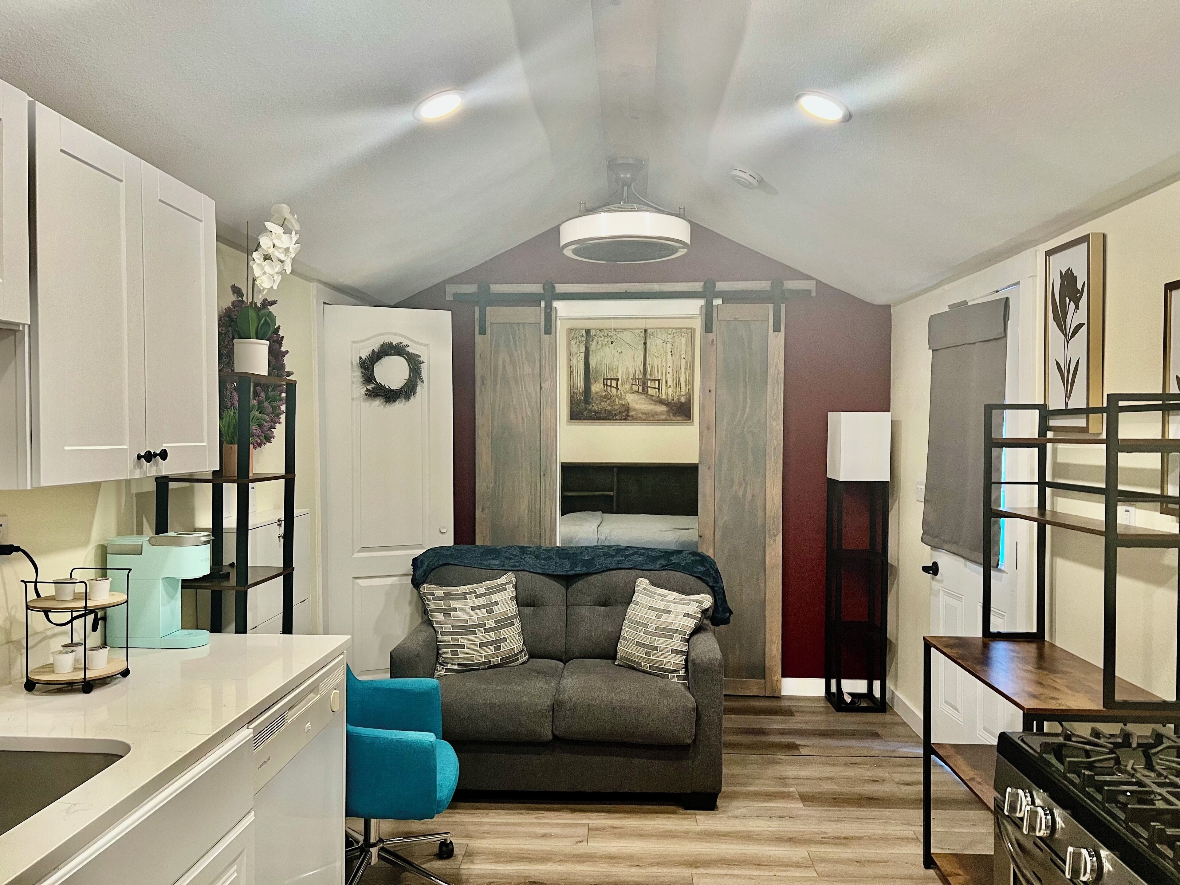 Iron/ironing board, Internet, bed sheets