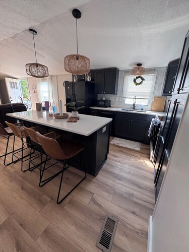 Arrowhead Mountain Reteat, Sleeps Multiple + Acreage + Free Big Truck Parking