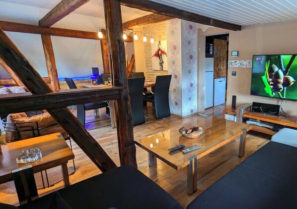 Smart-TV, Videospiele, DVD-Player, Bücher