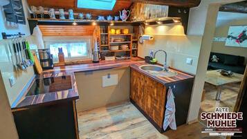 Réfrigérateur, micro-ondes, four, plaque de cuisson