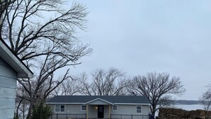 Exterior - Spacious 4-bedroom house steps away from the water at beautiful Fort Scott Lake. (Fort Scott)