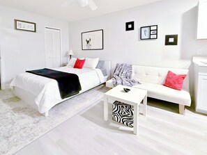 1 bedroom, free WiFi, bed sheets - Cozy studio in resort-style community in Davenport, near Disney, shops & dining (Davenport)