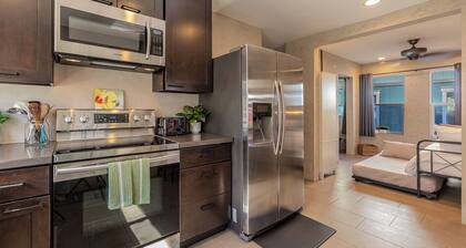 Modern 2BR/2BA Maui Retreat in the Heart of Wailuku Town | AC | Sleeps up to 8