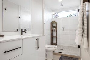 Shower, hair dryer, towels, soap - Heart of Ballard: Modern, Pet-Friendly Townhome Walkable to Dining and Market! (Seattle)