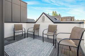 Terrace/patio - Heart of Ballard: Modern, Pet-Friendly Townhome Walkable to Dining and Market! (Seattle)