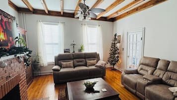 Televisión y chimenea