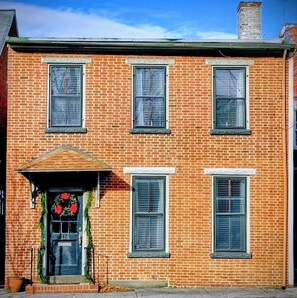 Exterior - Beautiful Civil War home in Downtown Gettysburg! (Gettysburg)